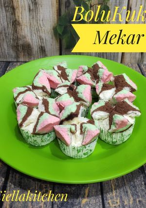 Foto resep Bolu Kukus Mekar Sprite Anti Gagal