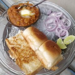 A picture of Bhaaji pav.