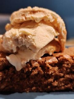 Una foto de Brownie de chocolate y avellanas