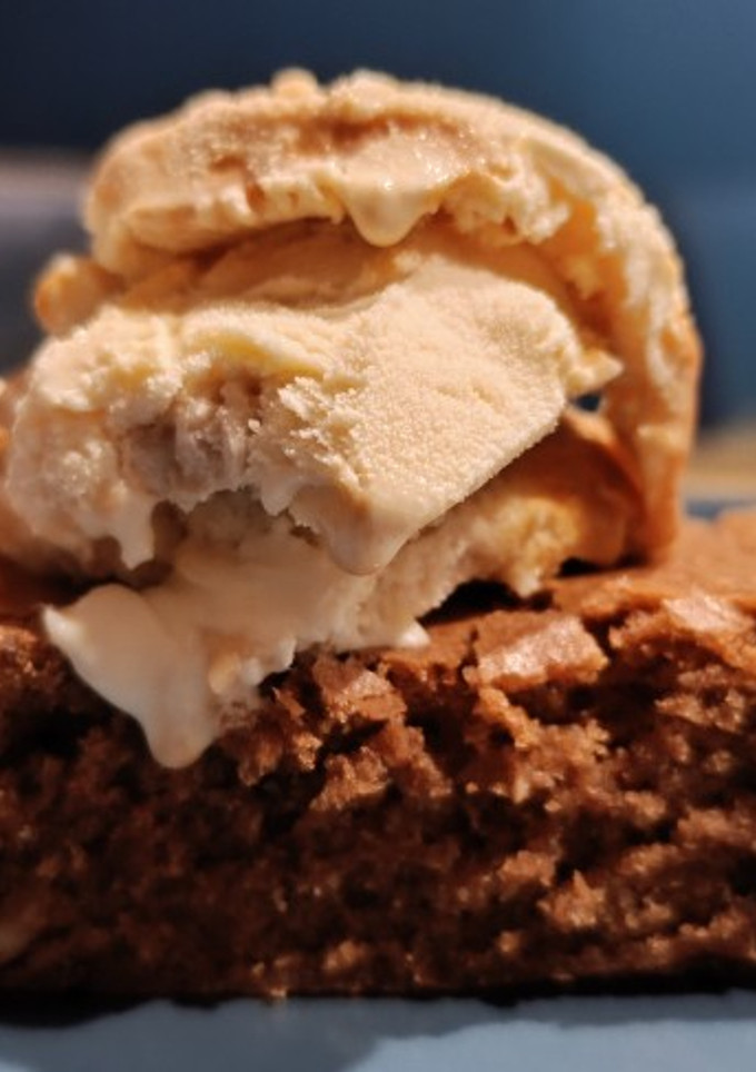 Una foto de Brownie de chocolate y avellanas