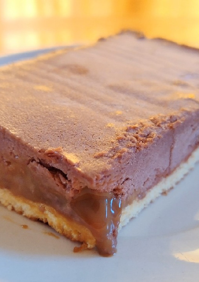 Una foto de Postre Helado con base de pionono