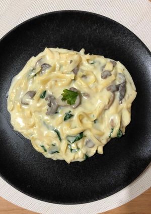 Une photo de Tagliatelles aux épinards champignons et crème de parmesan cook expert magimix