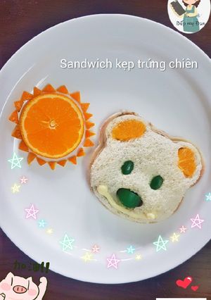 Hình của món Sandwich kẹp trứng chiên.