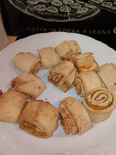 Una foto de Cinnamon rolls de avena y plátano en la airfryer