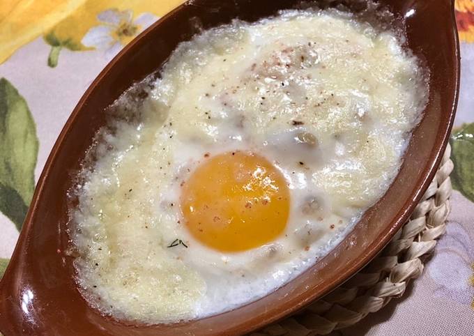 Cocotte di uova al salmone e ricotta