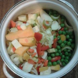 Sopa de verduras pollo y fideos (sin sal)