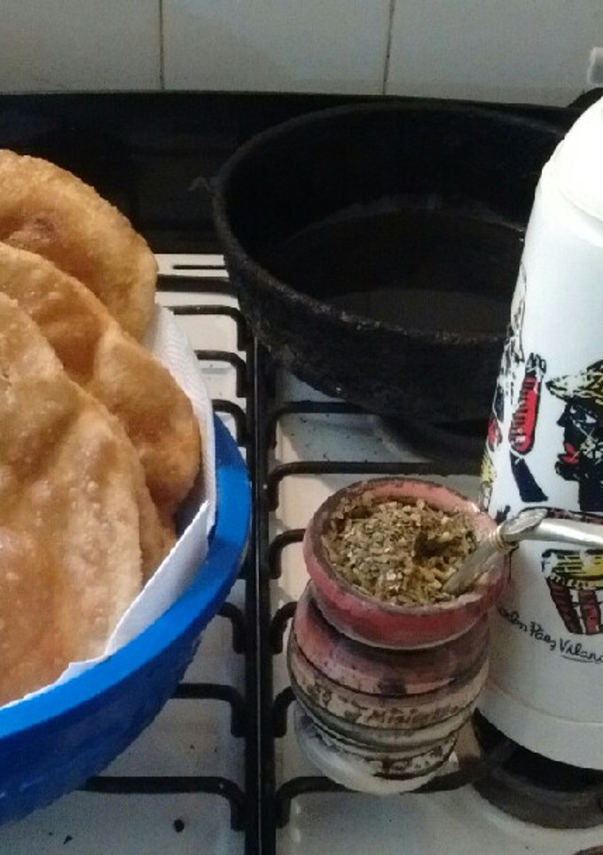 Una foto de Torta frita (chipa cuerito)