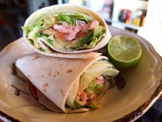 Wrap de Salmão e Abacate