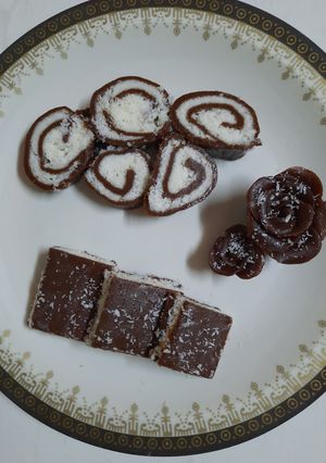 ચોકલેટ બરફી & ચોકલેટ રોલ(chocalte barfi and chocalte roll in Gujarati) રેસીપી મુખ્ય ફોટો