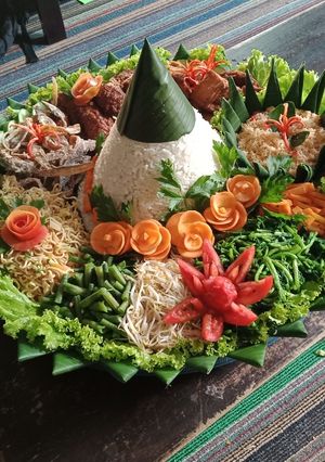 Foto resep Tumpeng nasi uduk ala kadarnya....❤️❤️❤️