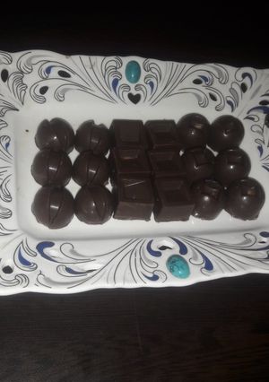 عکسی از دستور شکلات با مغزی کره بادوم زمینی 😋😋