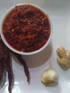 शेजवान चटणी (schezwan chutney recipe in marathi) रेसिपी चे मुख्य फोटो