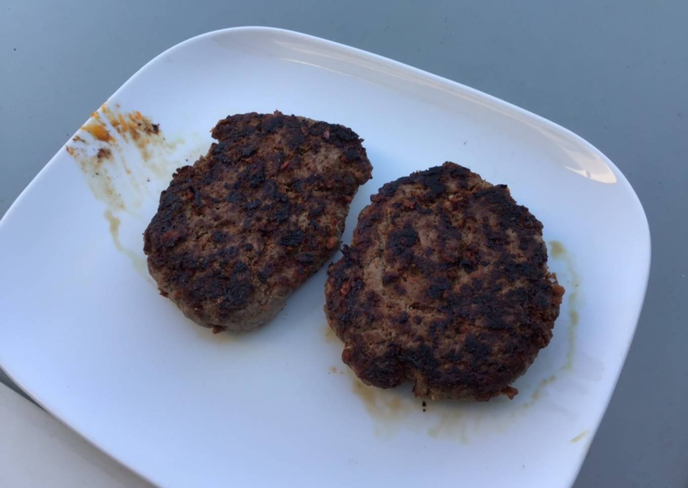 Hamburgers aux tomates séchées,ail mariné et épices italiennes