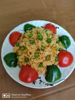 शेजवान फ्राइड राइस (Schezwan fried rice recipe in hindi) रेसिपी मुख्य फोटो