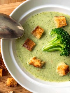 O poză a rețetei Supă cremă de broccoli.