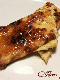 Una foto de Tortilla francesa a la mantequilla y queso en porciones