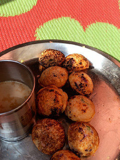 चीज़ सूजी के अप्पे(cheese suji ke appe recipe in hindi) रेसिपी मुख्य फोटो
