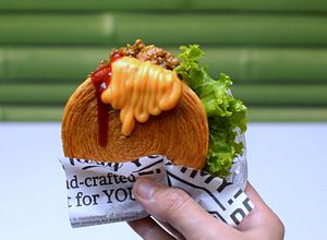 Foto resep CROMBOLONI/CROMBURGER ISI AYAM LADA HITAM SAUS KEJU RICHEESE