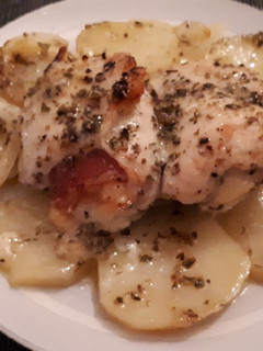 Una foto de Rollitos de pollo con jamón serrano y queso