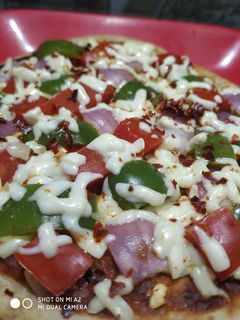 आटा पिज़्ज़ा (Aata pizza Recipe in Hindi) रेसिपी मुख्य फोटो
