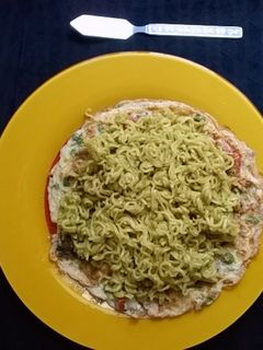 মশলা অমলেট উইথ ম্যাগি(masala omelette with maggi recipe in Bengali) রেসিপির প্রধান ছবি