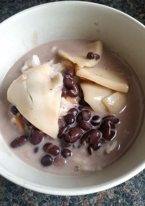 A picture of Sweet black bean and sticky rice with Young Coconut (vegan).