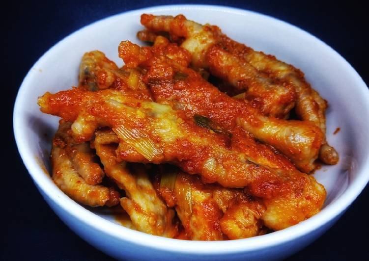 Maeun Dakbal (Ceker Pedas Korea)