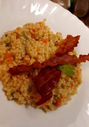 O poză a rețetei Cous cous cu legume și bacon crocant.