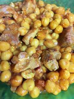 Una foto de Garbanzos con pavo y jamón