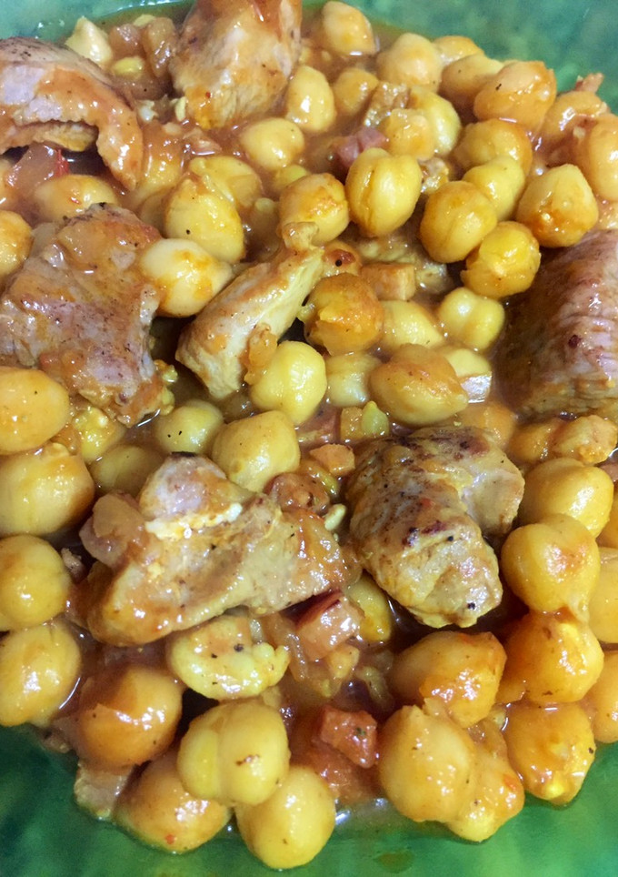 Una foto de Garbanzos con pavo y jamón
