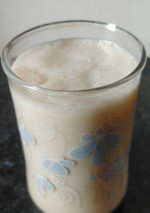 ચીકુ મિલ્ક શેક (Chikoo Milk Shake Recipe In Gujarati) રેસીપી મુખ્ય ફોટો