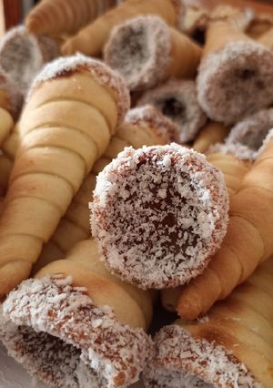 Una foto de Cachitos relleno de manjar