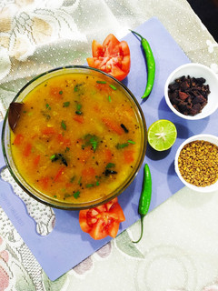 ગુજરાતી ખાટી મીઠી દાળ (Gujarati Khati Mithi Dal Recipe In Gujarati) રેસીપી મુખ્ય ફોટો