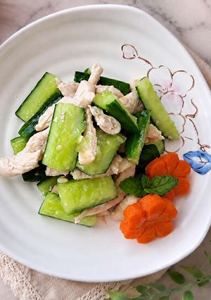涼拌小黃瓜雞肉｜少糖醃漬也入味 的食譜成品照片