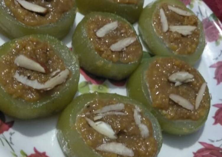Recipe of Quick Danedar besan barfi in bottle gaurd ring