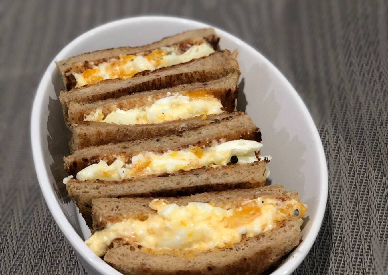 Egg sandwich/ sandwich telur
