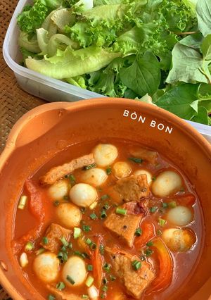 Hình của món Chả Cá, Trứng Cút Chiên Sốt Cà Chua Chấm Rau Sống.