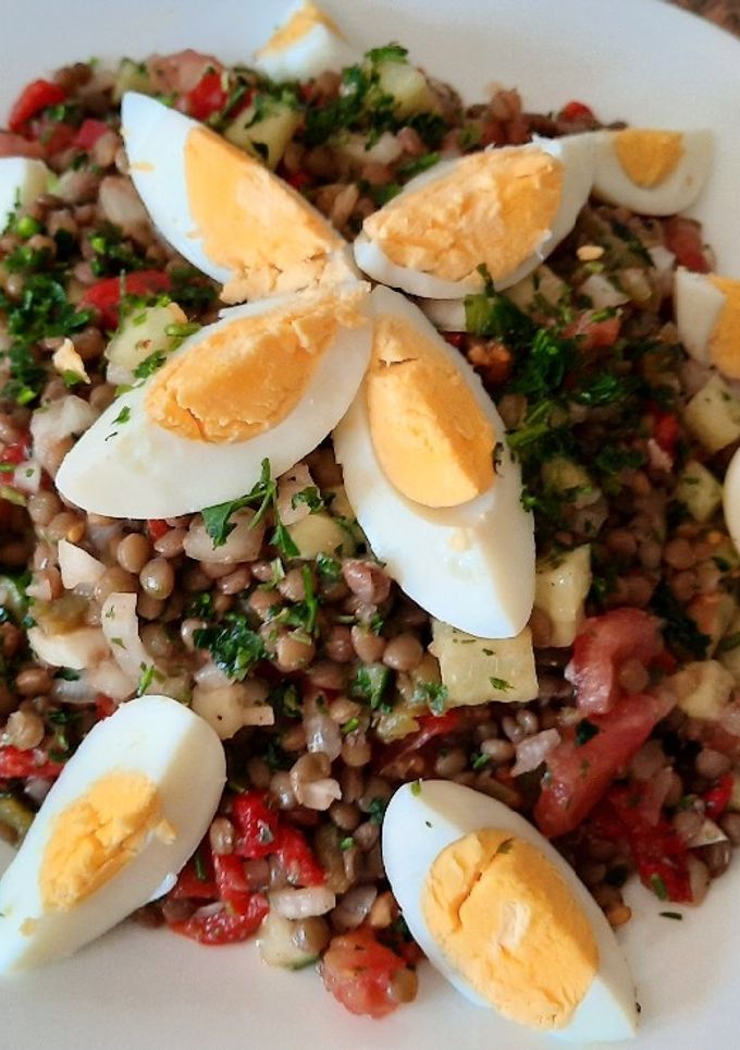 Una foto de Ensalada de lentejas con verduras * receta saludable*