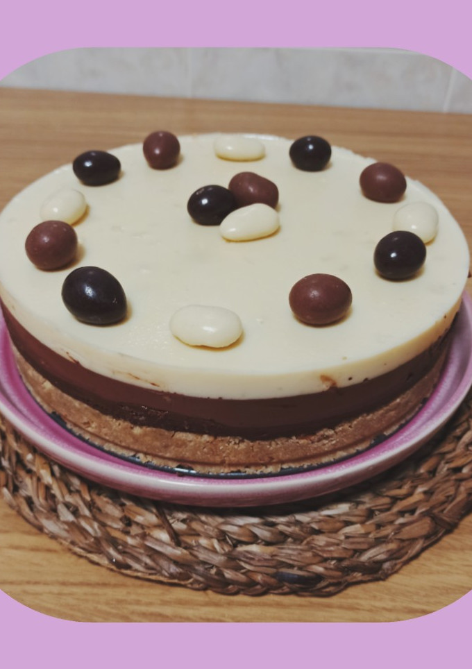 Una foto de 🍫Tarta de 3 chocolates fácil (molde 20 cm) 🍫 🤤