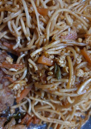 মিক্সড চাউমিন (Mixed chow mein recipe in Bengali) রেসিপির প্রধান ছবি