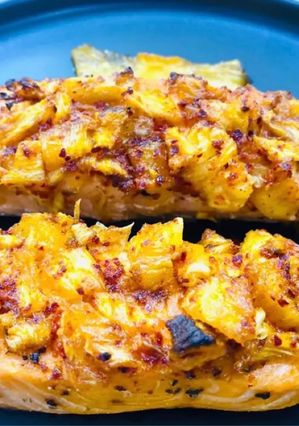 Hình của món Cá hồi sốt bơ tỏi phủ dứa 🐟🍍🧈🧄.