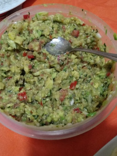Una foto de Guacamole con nachos de torta