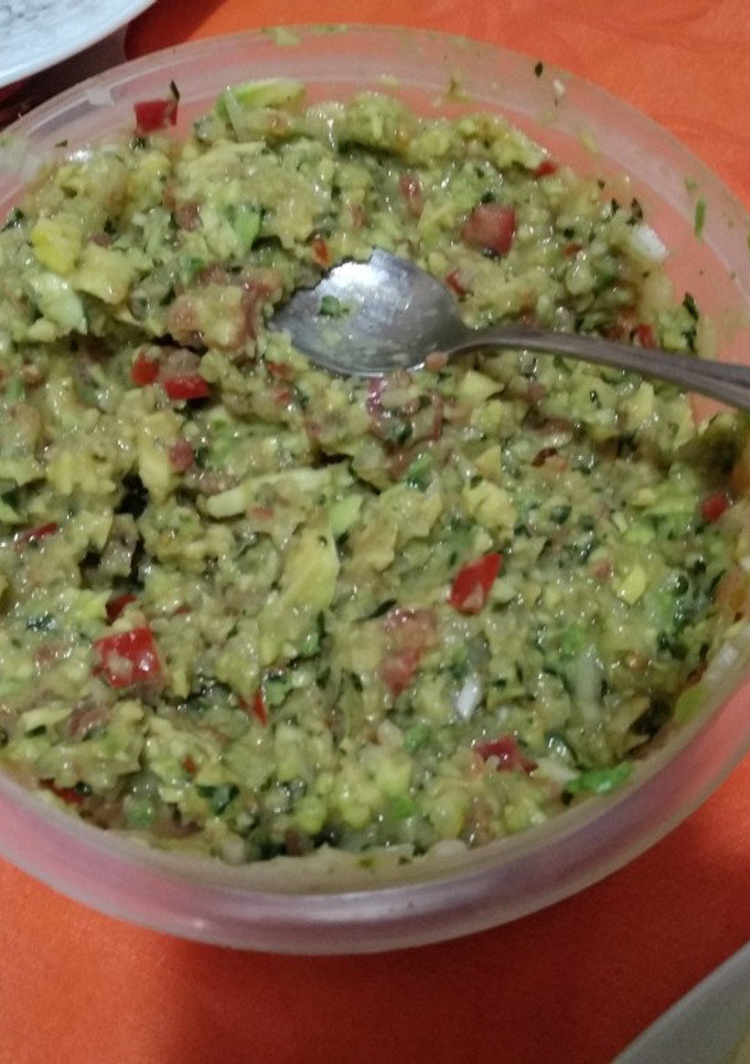 Una foto de Guacamole con nachos de torta