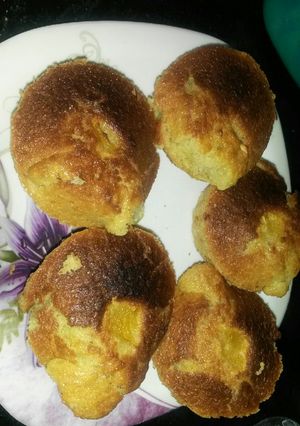 A picture of Apple orange cinnamon cake.