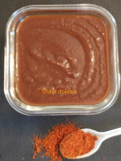 खजूर इमली की खट्टी मीठी चटनी (Khajoor imli ki khatti meethi chutney recipe in hindi) रेसिपी मुख्य फोटो
