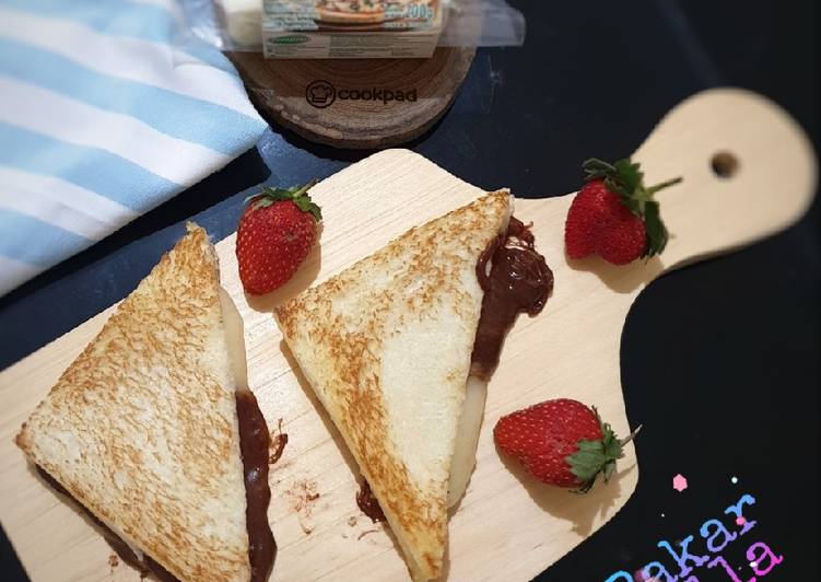 Resep Roti Bakar Keju Mozarella, Enak Banget