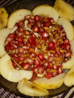 अंकुरित फ्रूट चाट (Sprout fruit chaat recipe in hindi) रेसिपी मुख्य फोटो