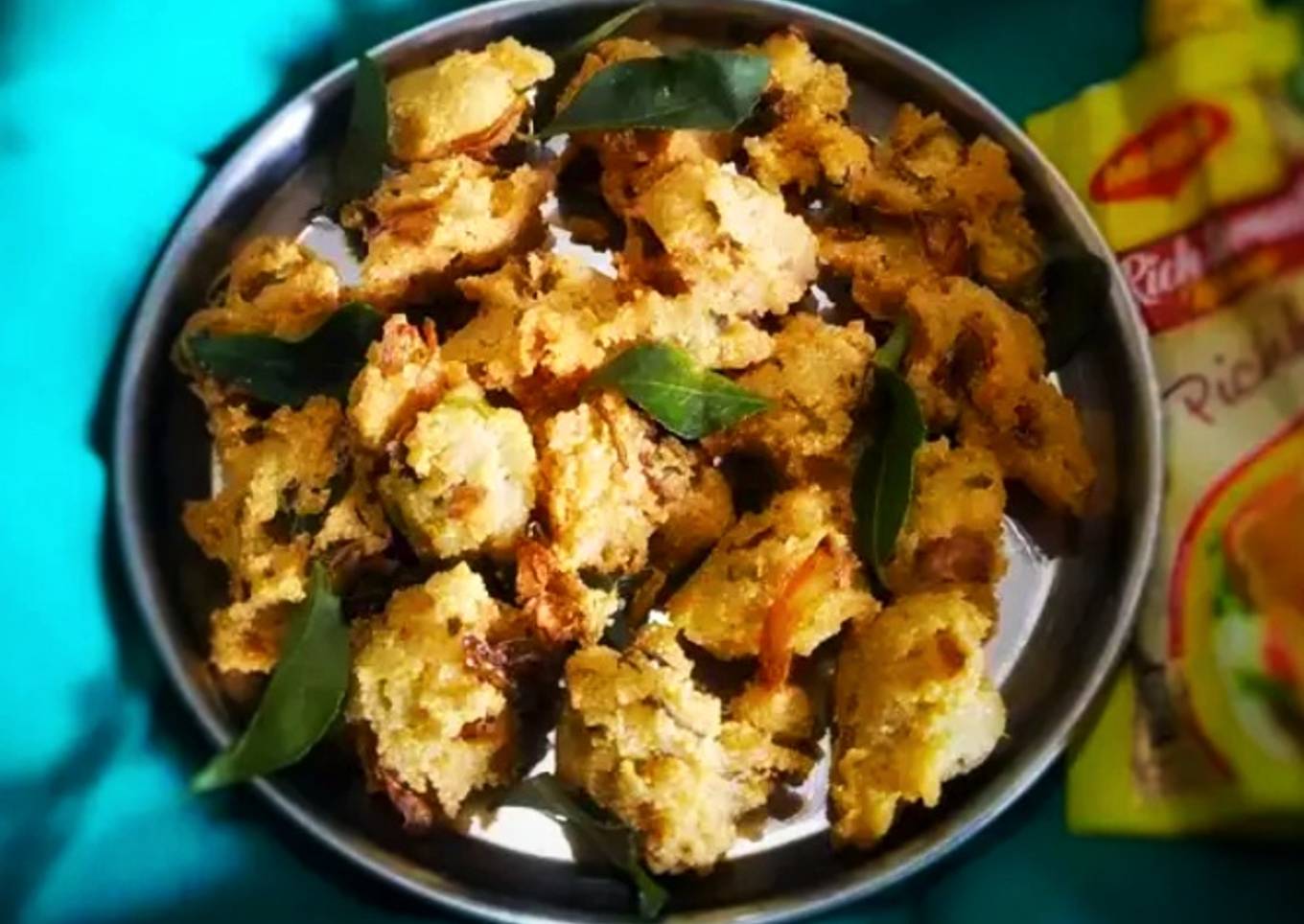 Rava/sooji pakoda