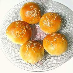 A picture of Chole Buns.