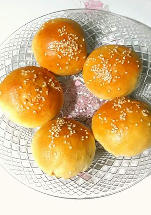 A picture of Chole Buns.